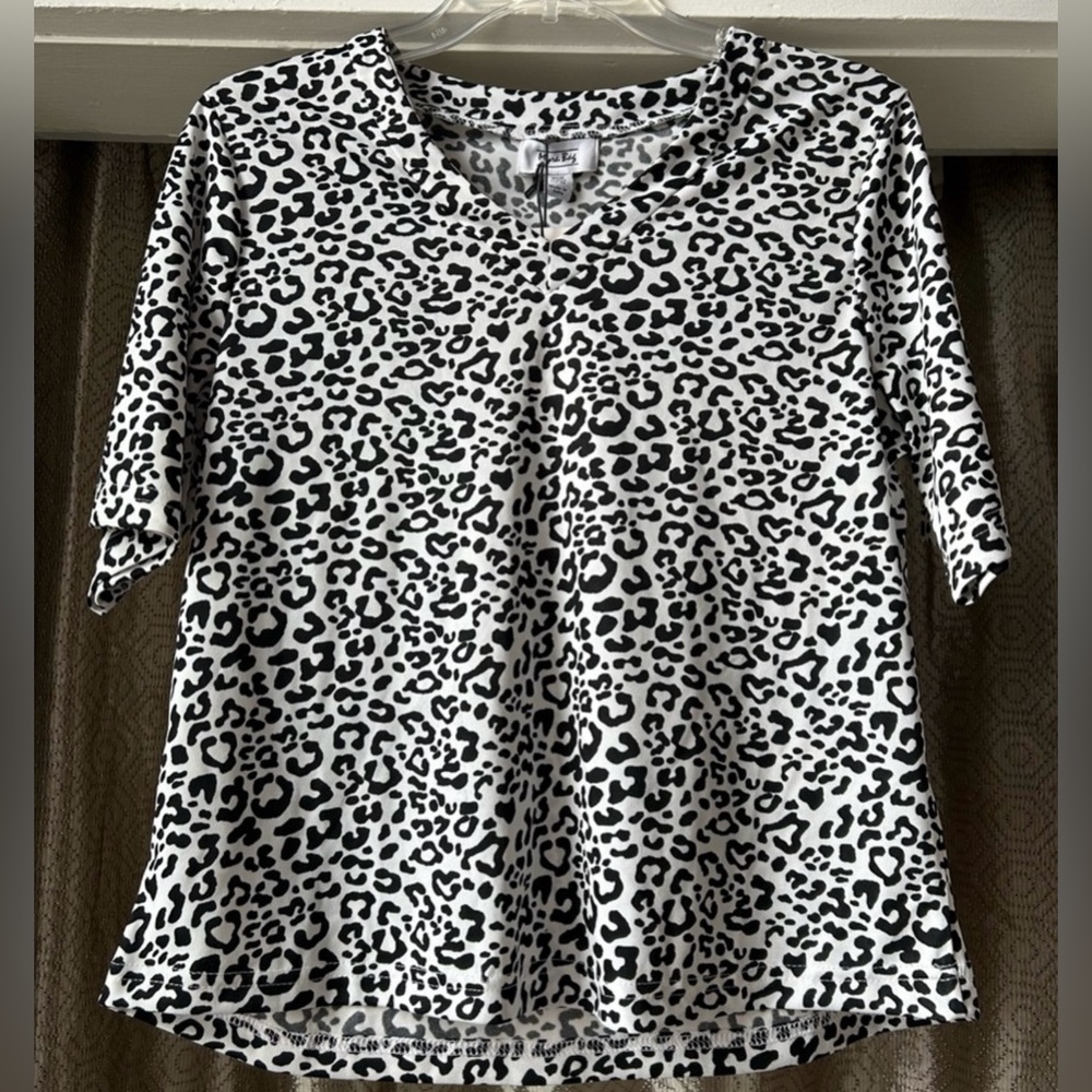 NWT Myra Bag Leopard Print 2 piece Women's pajama Top & bottom size M